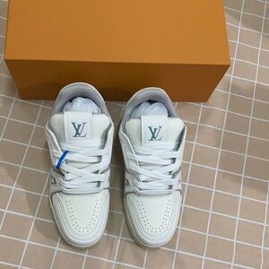 Louis Vuitton Trainer Logo Sneakers Size EU38/US8